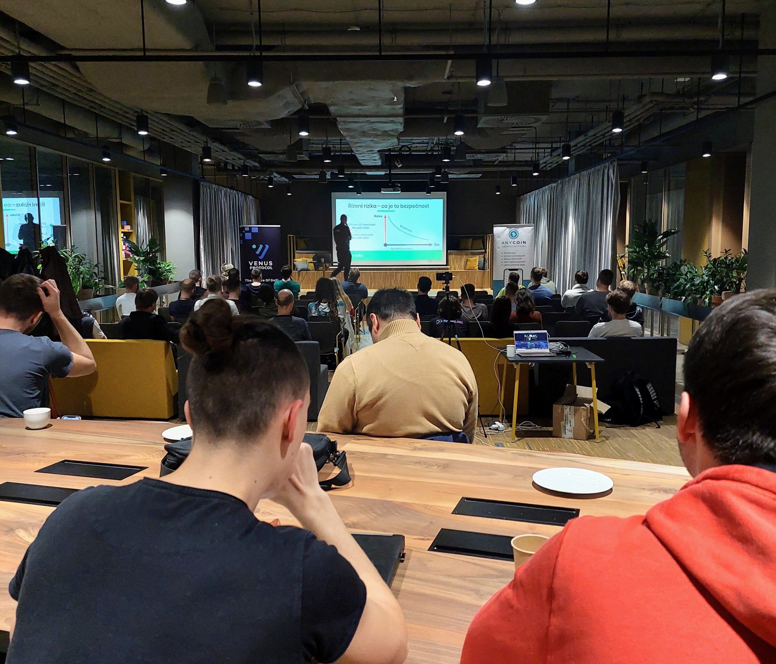 „Krypto si musí projít svými devadesátkami, nabízí ale spoustu možností“